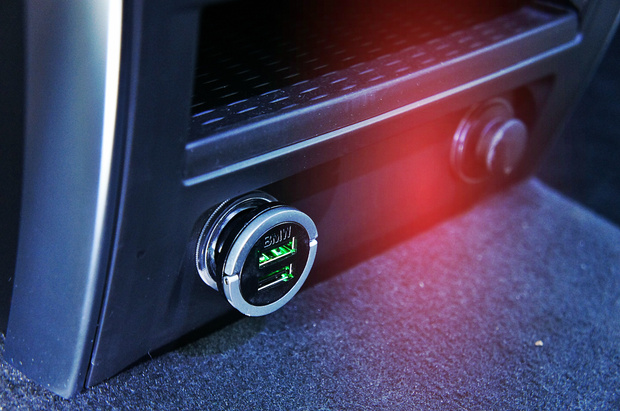 BMW USB CHARGER.jpg